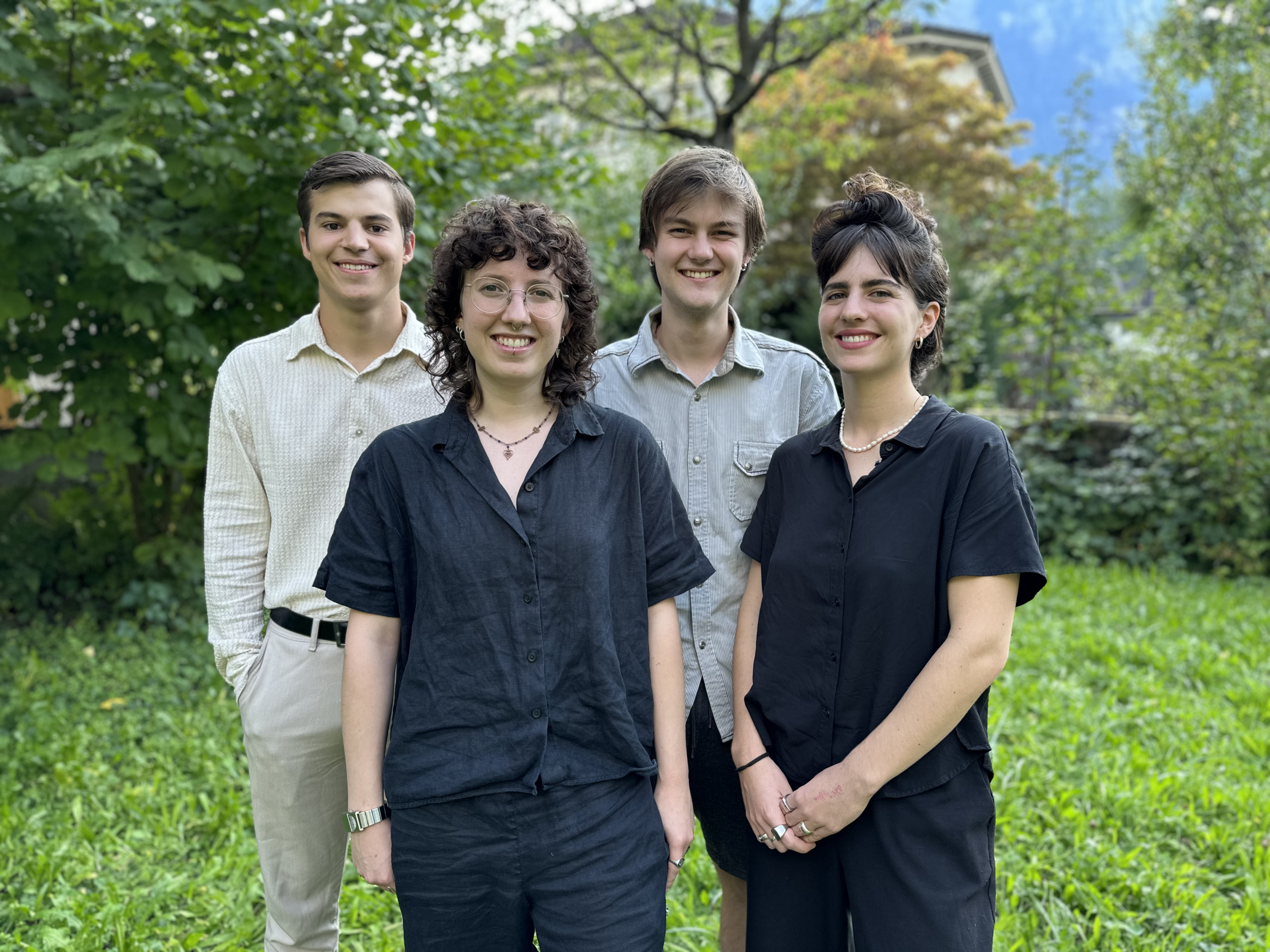 Altes und neues Co-Präsidium (von links nach rechts: Ruben Brunner, Leana Meier, Kaj Weibel, Eva-Maria Kreis)