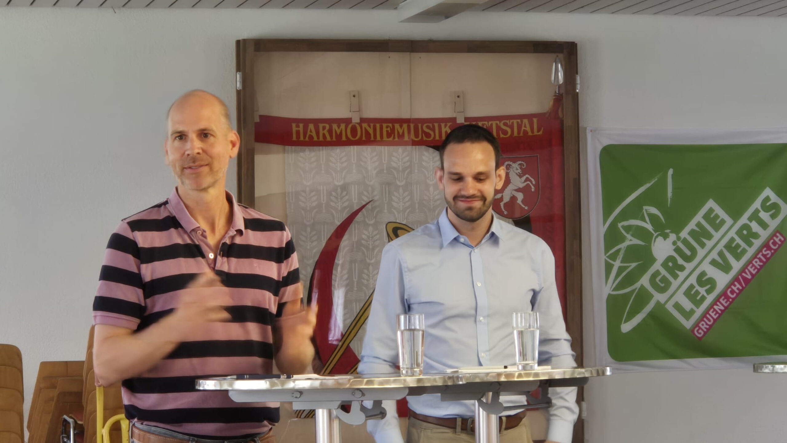Philipp Langlotz (links) und Remo Goethe (rechts) am rot-grünen Hearing (Foto: Werner Kälin)